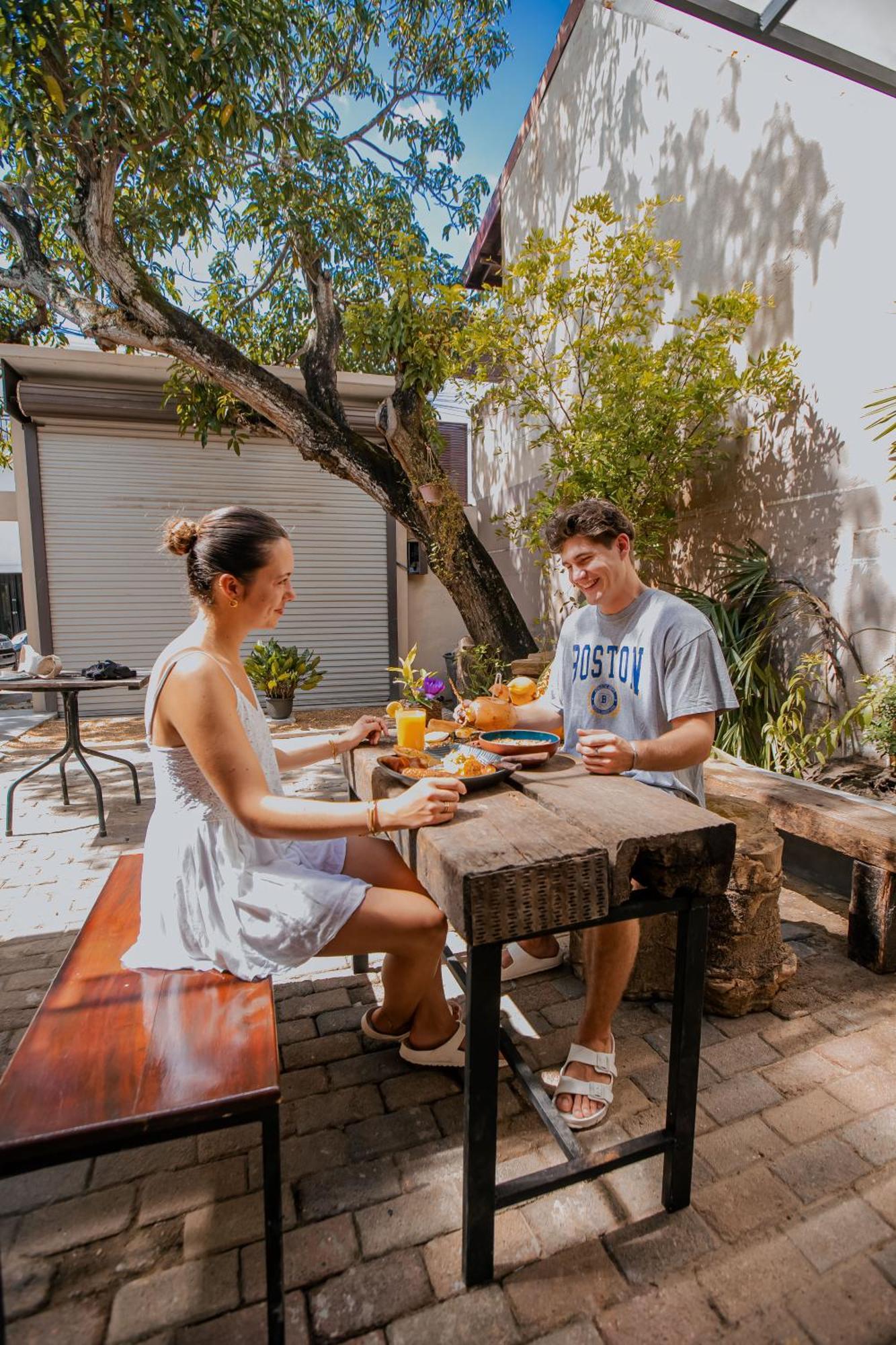Drop Inn Hostels Коломбо Екстериор снимка