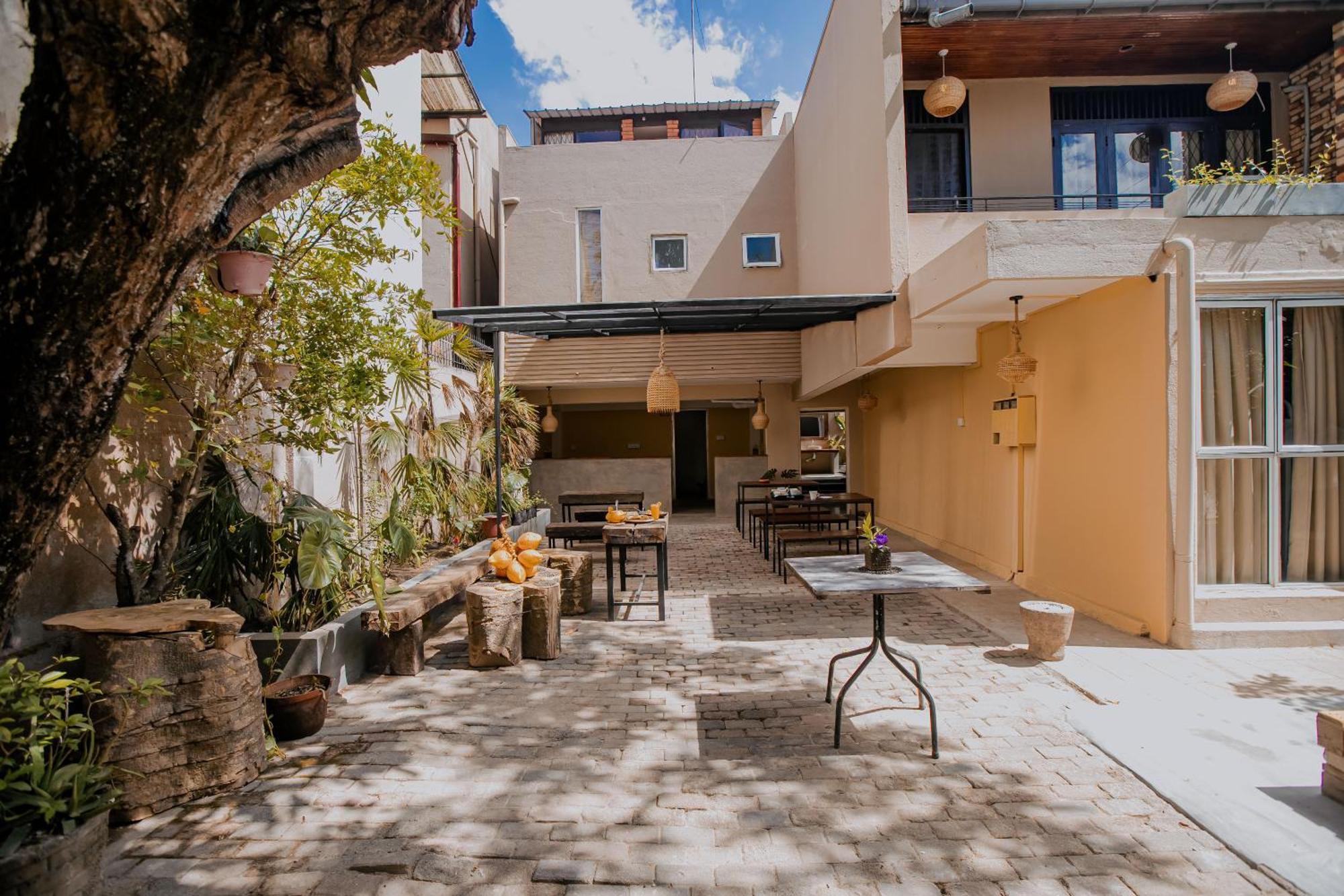 Drop Inn Hostels Коломбо Екстериор снимка