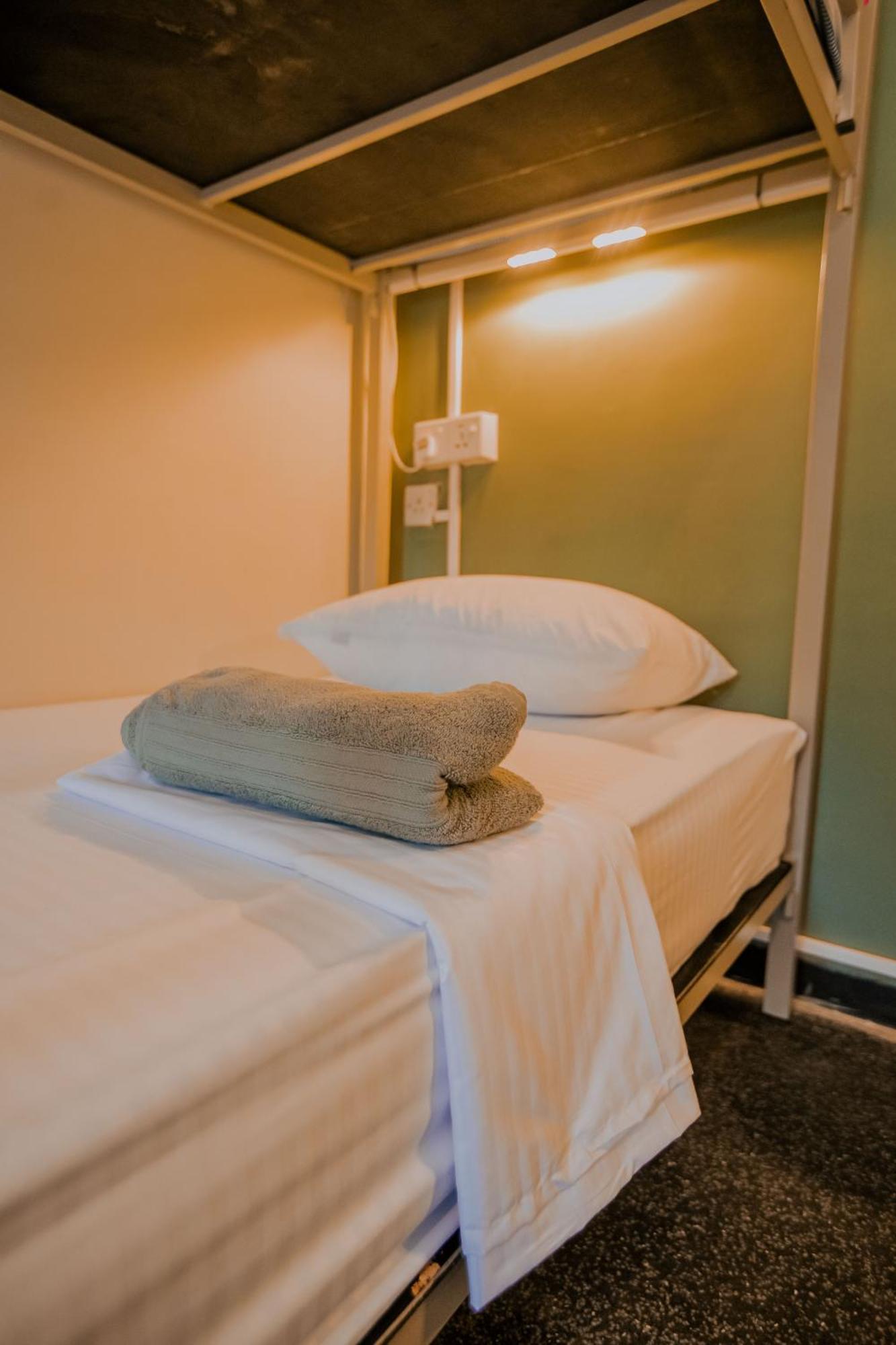 Drop Inn Hostels Коломбо Екстериор снимка